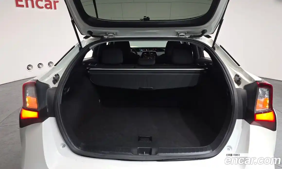 Toyota Prius 2019 1.8 Автомат в Москве № 199568, фото 19