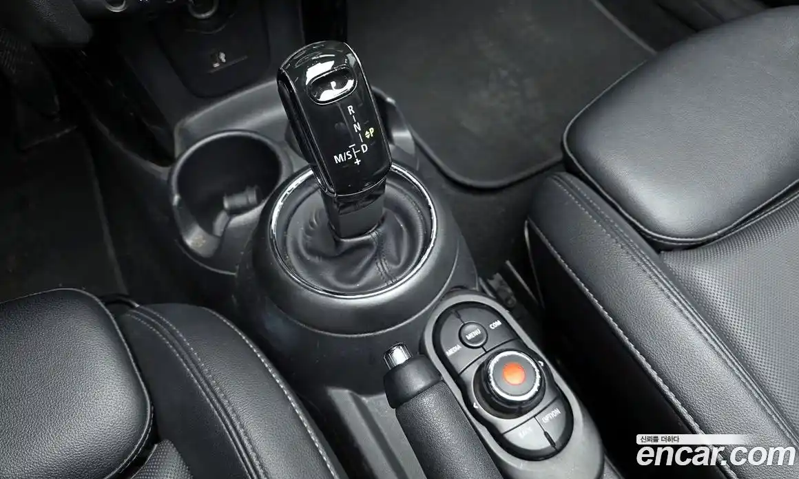 Mini Cooper Convertible 2021 1.5 Автомат в Москве № 200812, фото 3