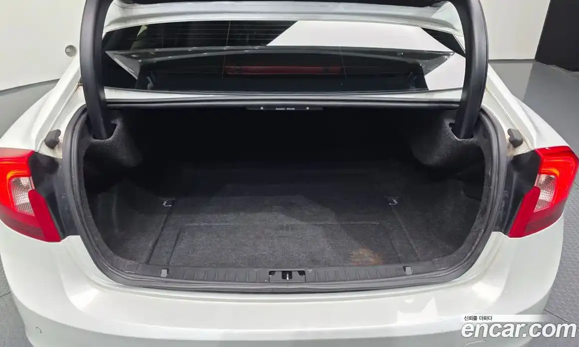 Volvo S60 2015 1.6 Автомат в Москве № 212280, фото 15