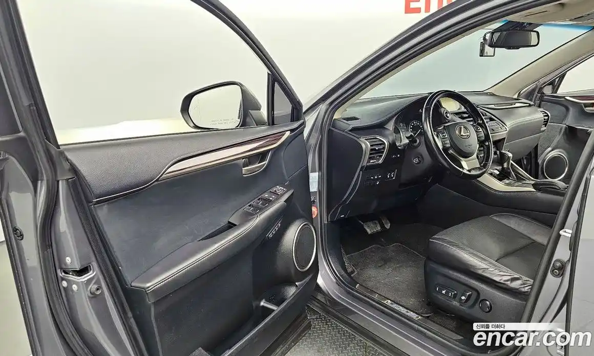 Lexus NX 2017 2.5 Автомат в Москве № 214678, фото 18