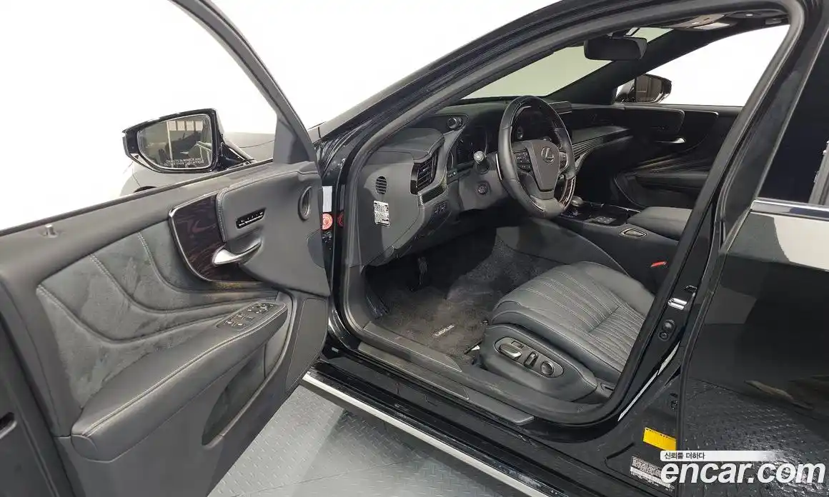 Lexus LS 2023 3.4 Автомат в Москве № 253968, фото 8