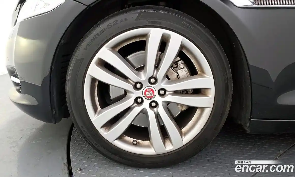 Jaguar XJ 2015 3.0 Автомат в Москве № 335855, фото 15