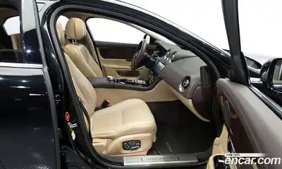 Jaguar XJ 2015 3.0 Автомат в Москве № 335855, миниатюра 2