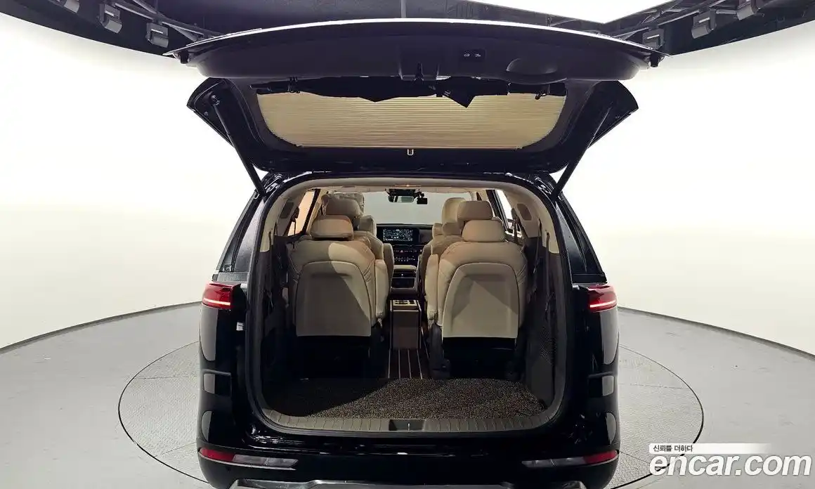 Kia Canival 2023 3.5 Автомат в Москве № 52377, фото 9