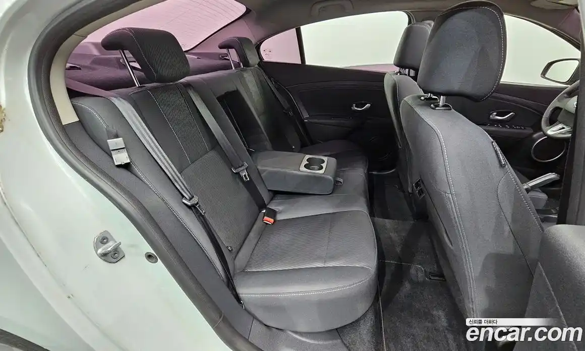 Renault SM3 2016 1.6 Автомат в Москве № 106073, фото 11