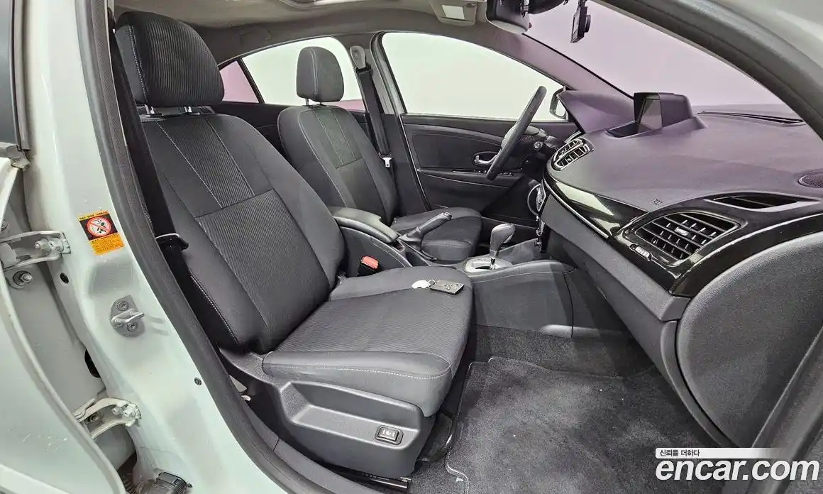 Renault SM3 2016 1.6 Автомат в Москве № 106073, фото 12