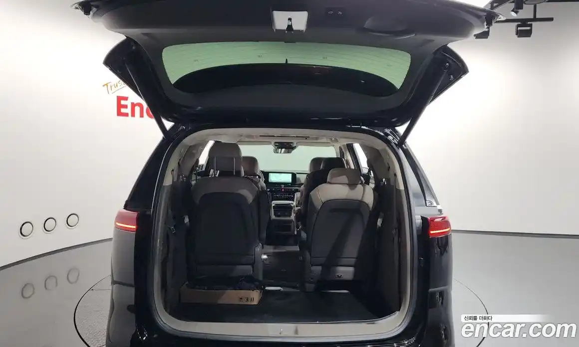 Kia Canival 2023 3.5 Автомат в Москве № 114946, фото 12