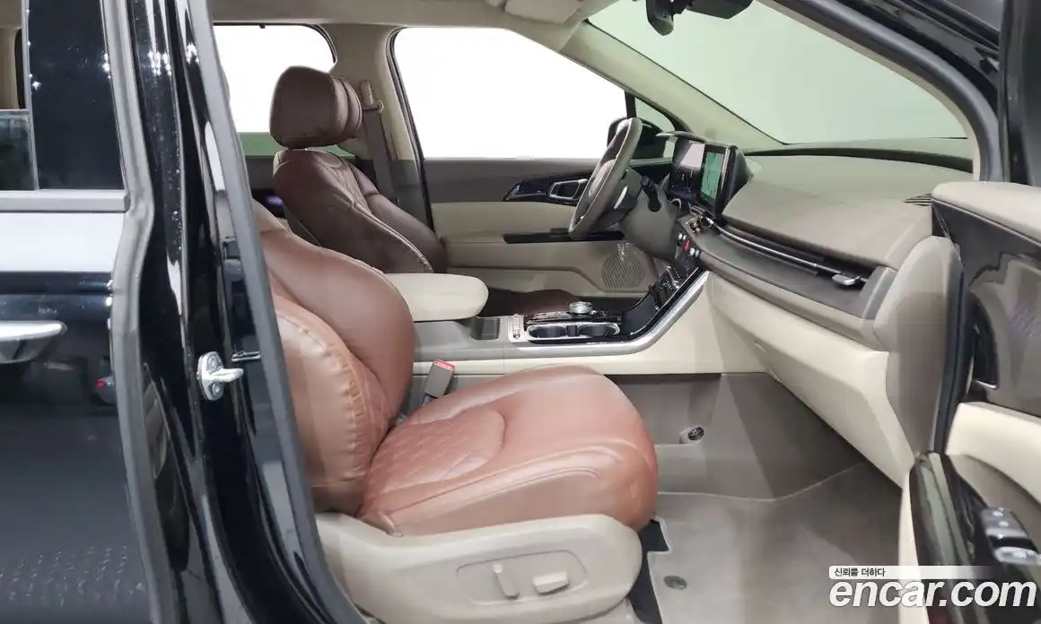 Kia Canival 2023 3.5 Автомат в Москве № 114946, фото 17