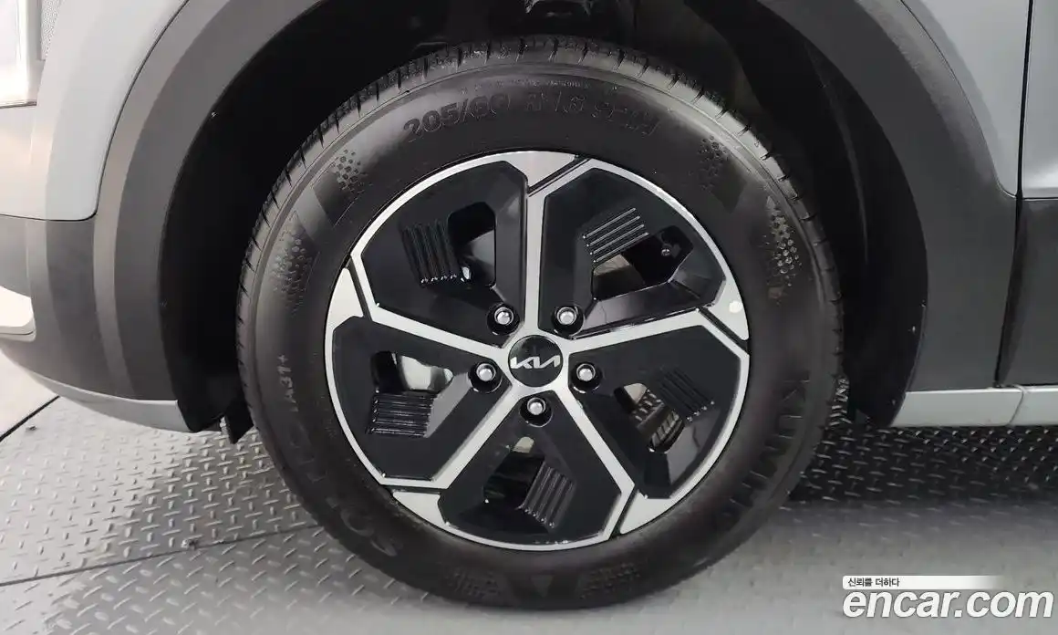 Kia Niro 2025 1.6 Автомат в Москве № 118046, фото 3