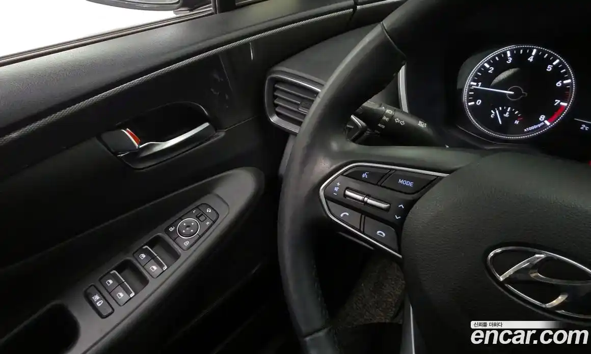 Hyundai Santa Fe 2020 2.0 Автомат в Москве № 130256, фото 4