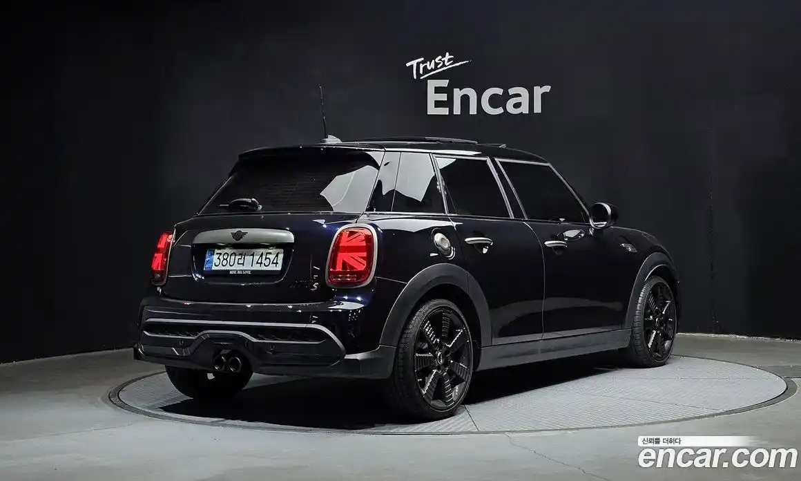 Mini Cooper 2023 2.0 Автомат в Москве № 138590, фото 17