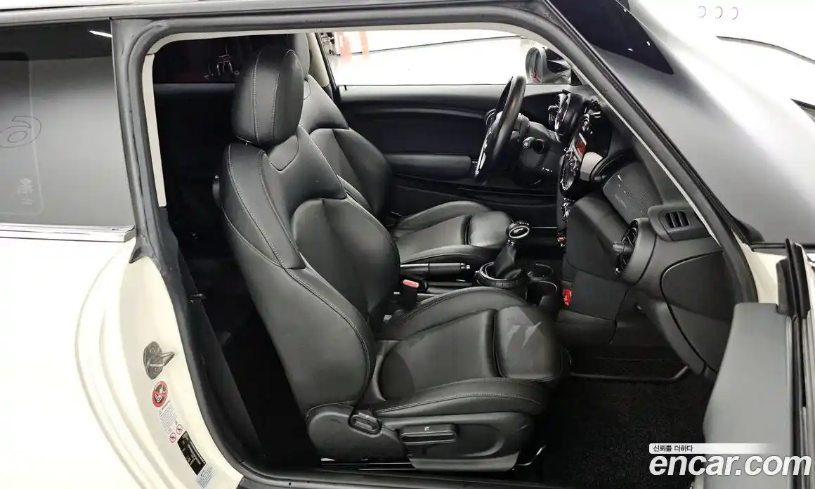 Mini Cooper 2015 1.5 Автомат в Москве № 139368, фото 9