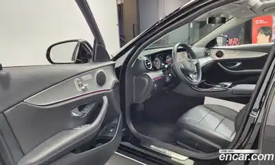 Mercedes-Benz E-Class 2018 2.0 Автомат в Москве № 143067, миниатюра 2