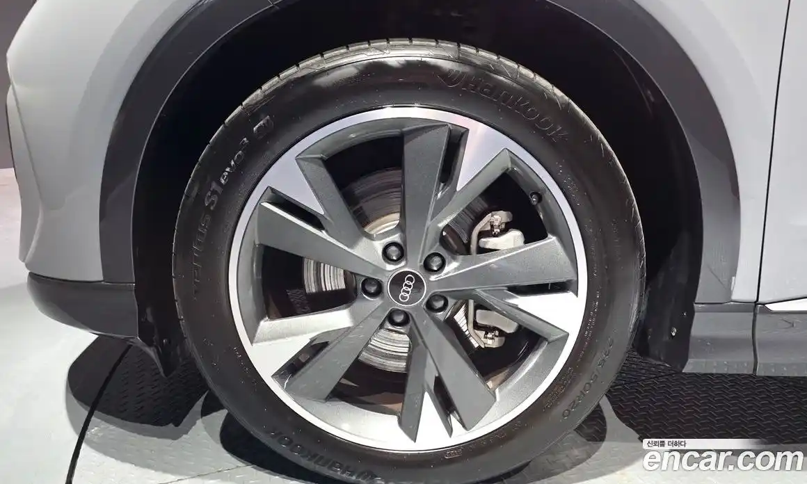 Audi Q4 e-tron 2023 0.2 Автомат в Москве № 153470, фото 14