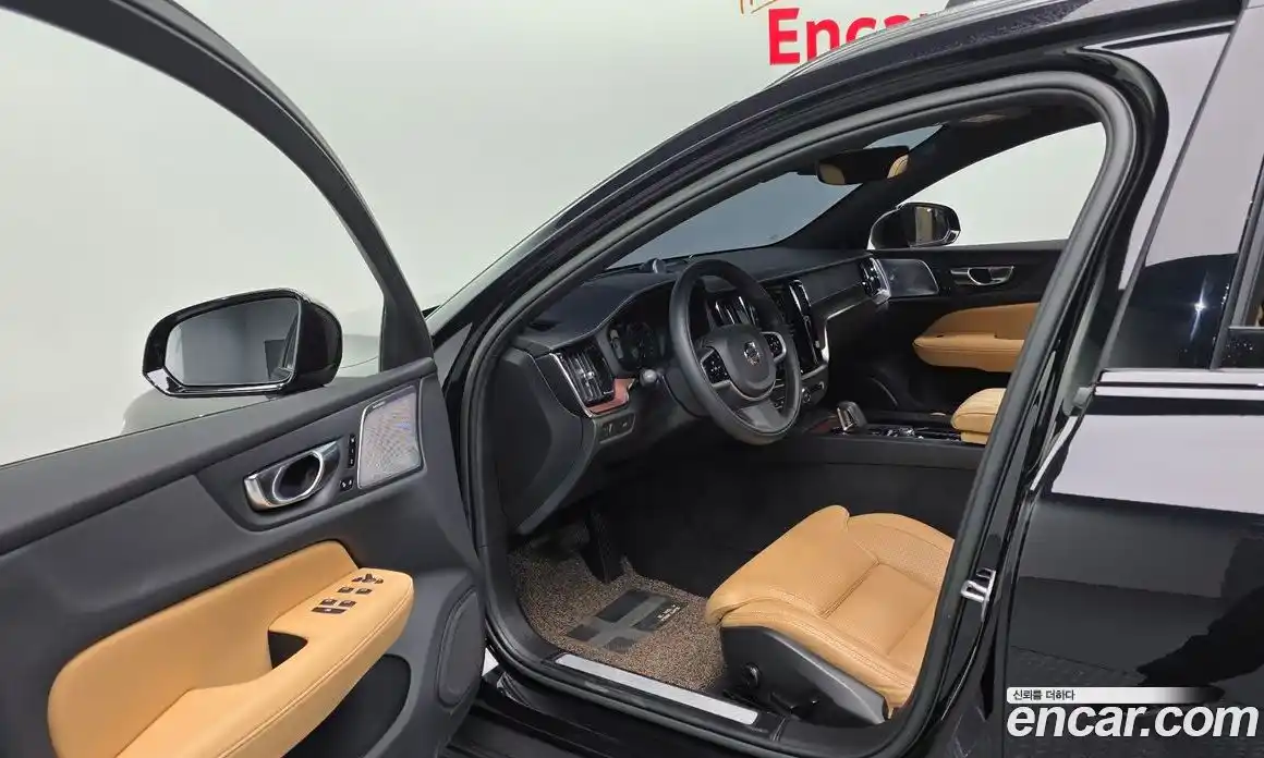 Volvo V60 2022 2.0 Автомат в Москве № 164384, фото 16