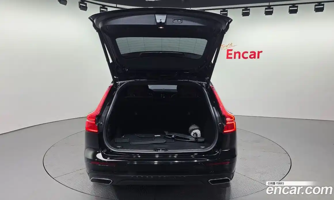 Volvo V60 2022 2.0 Автомат в Москве № 164384, фото 19