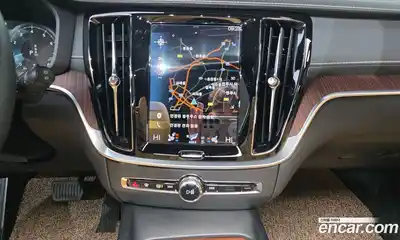 Volvo V60 2022 2.0 Автомат в Москве № 164384, миниатюра 2