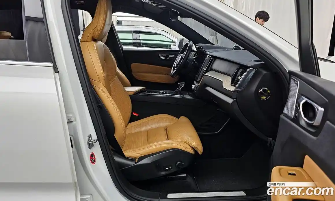 Volvo XC60 2020 2.0 Автомат в Москве № 164627, фото 3