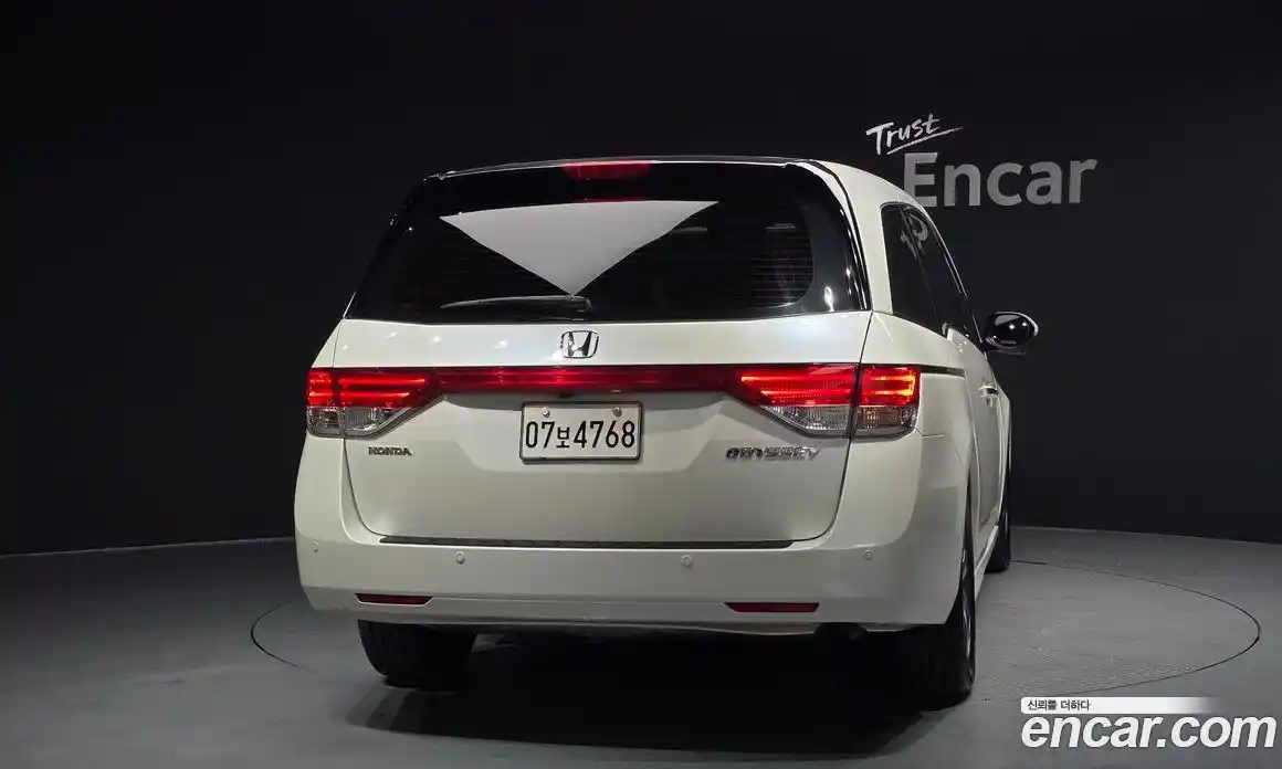 Honda Odyssey 2015 3.5 Автомат в Москве № 170604, фото 14