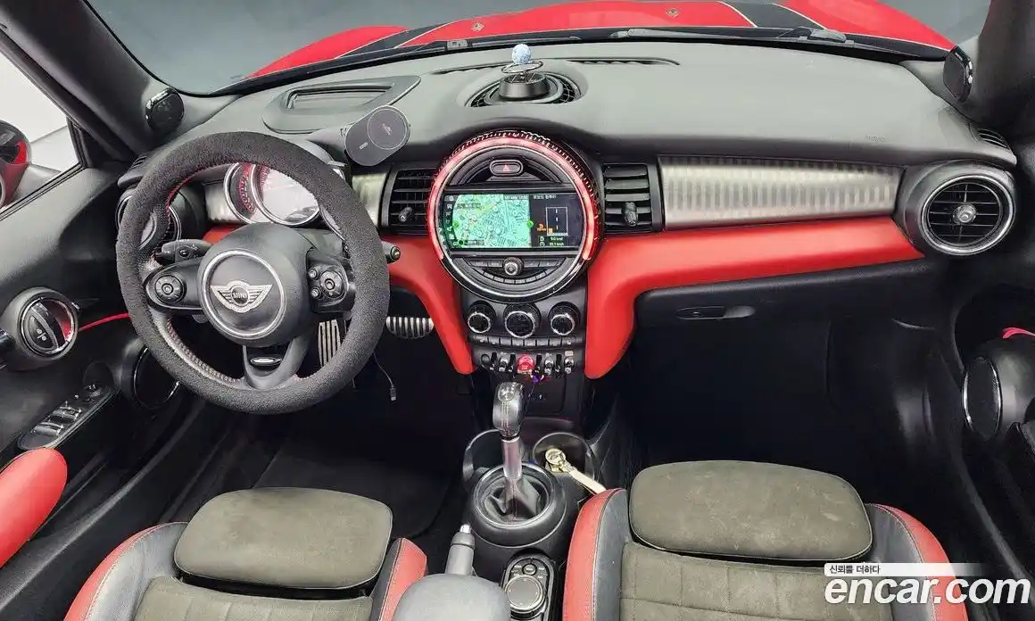 Mini Cooper Convertible 2019 2.0 Автомат в Москве № 171295, фото 2