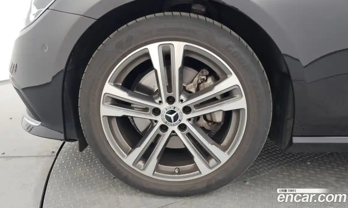 Mercedes-Benz E-Class 2023 2.0 Автомат в Москве № 178905, фото 20