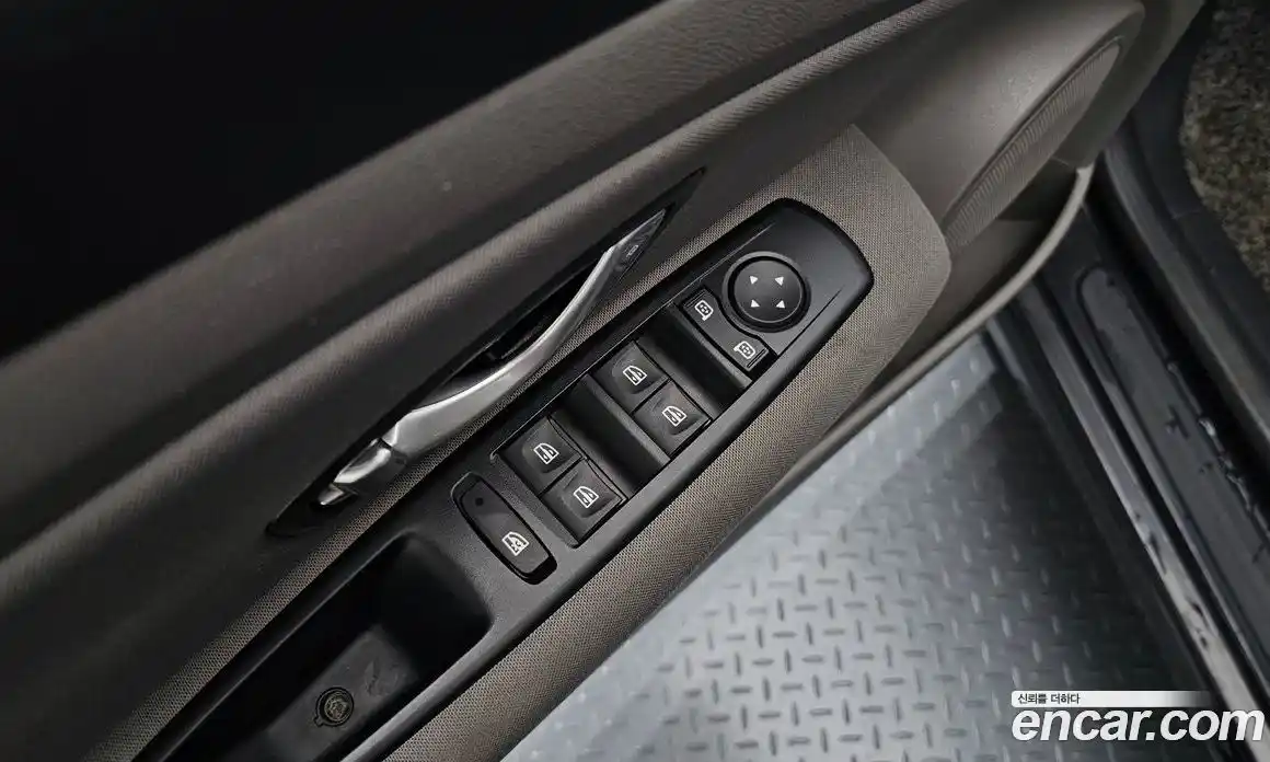 Renault SM3 2010 1.6 Автомат в Москве № 183931, фото 18