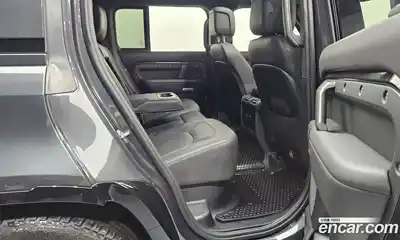 Land Rover Defender, 2025