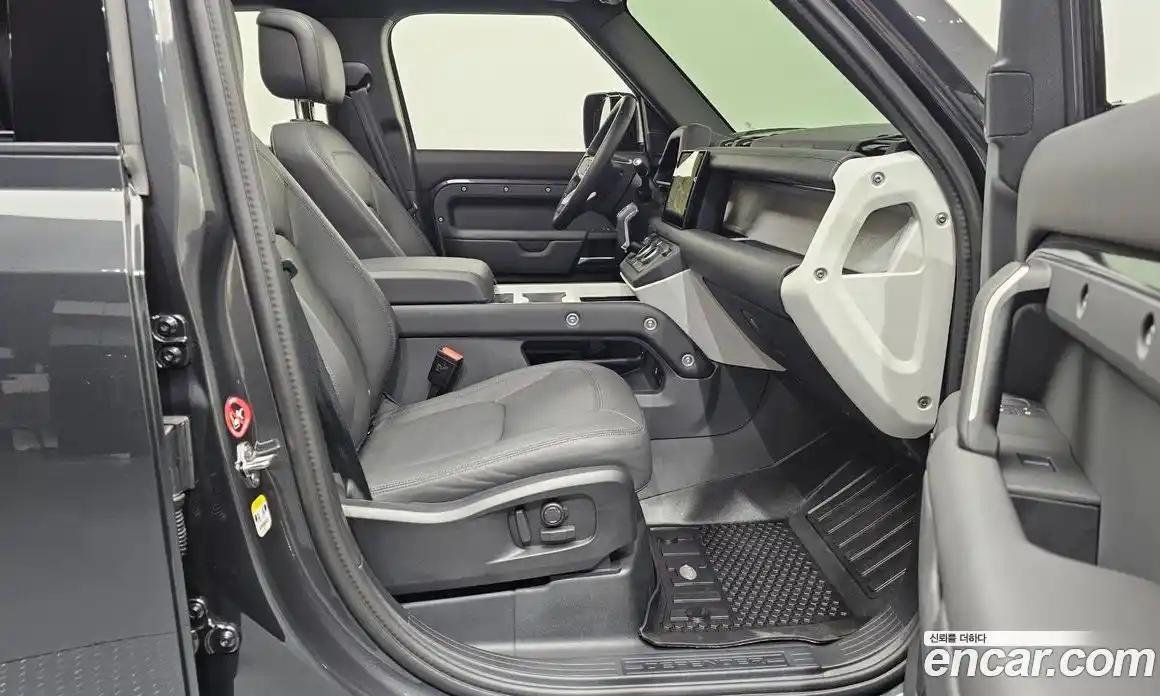 Land Rover Defender 2025 2.0 Автомат в Москве № 198037, фото 3