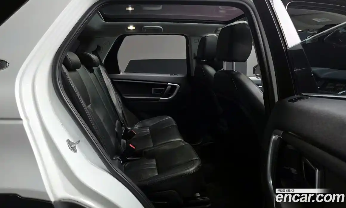 Land Rover Discovery Sport 2017 2.0 Автомат в Москве № 198279, фото 16