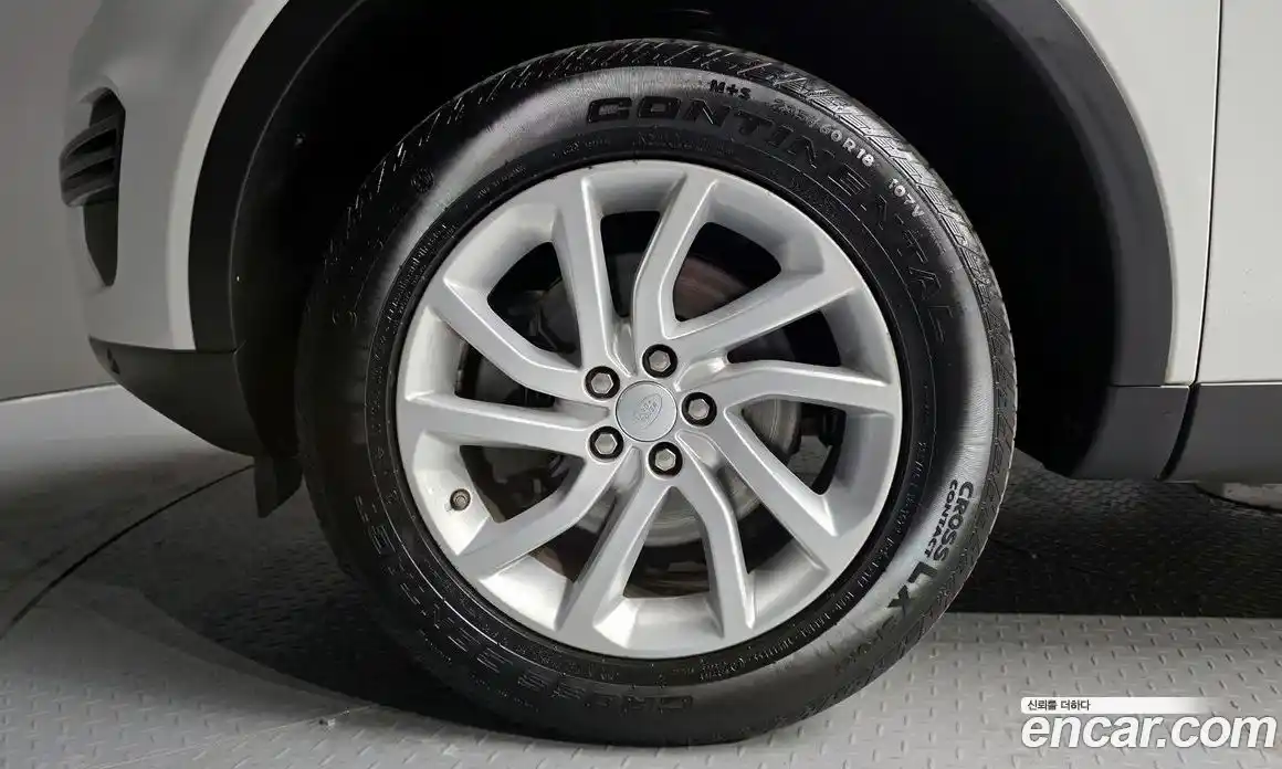 Land Rover Discovery Sport 2017 2.0 Автомат в Москве № 198279, фото 18