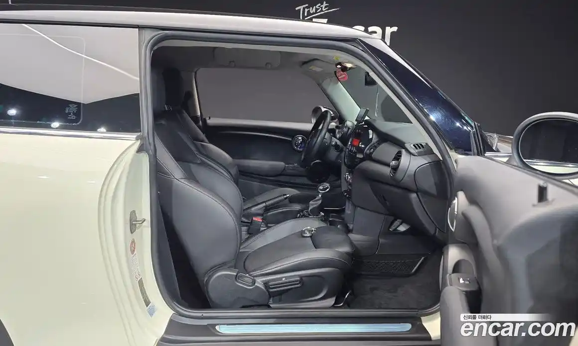 Mini Cooper 2015 1.5 Автомат в Москве № 198398, фото 4