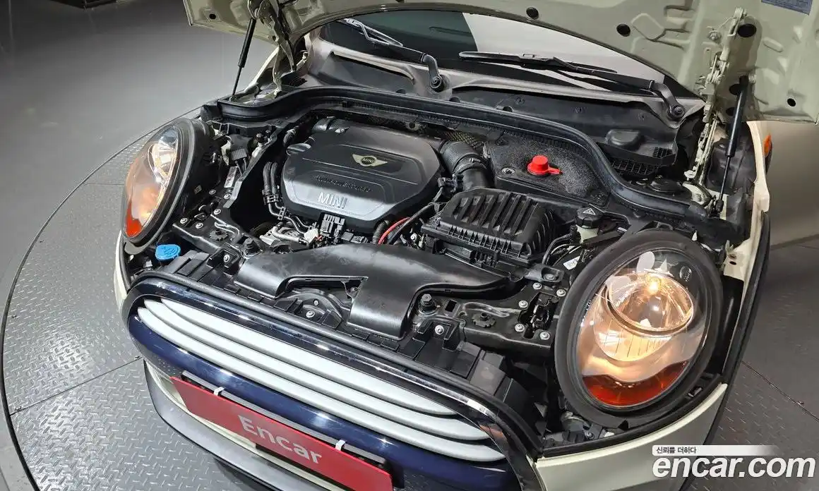 Mini Cooper 2015 1.5 Автомат в Москве № 198398, фото 9