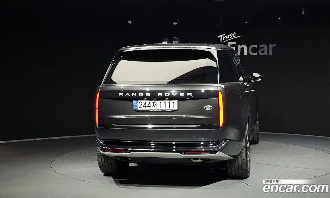 Land Rover Range-Rover 2023 4.4 Автомат в Москве № 213310, фото 13