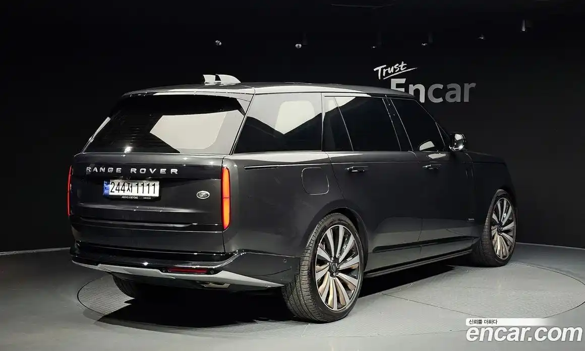 Land Rover Range-Rover 2023 4.4 Автомат в Москве № 213310, фото 18