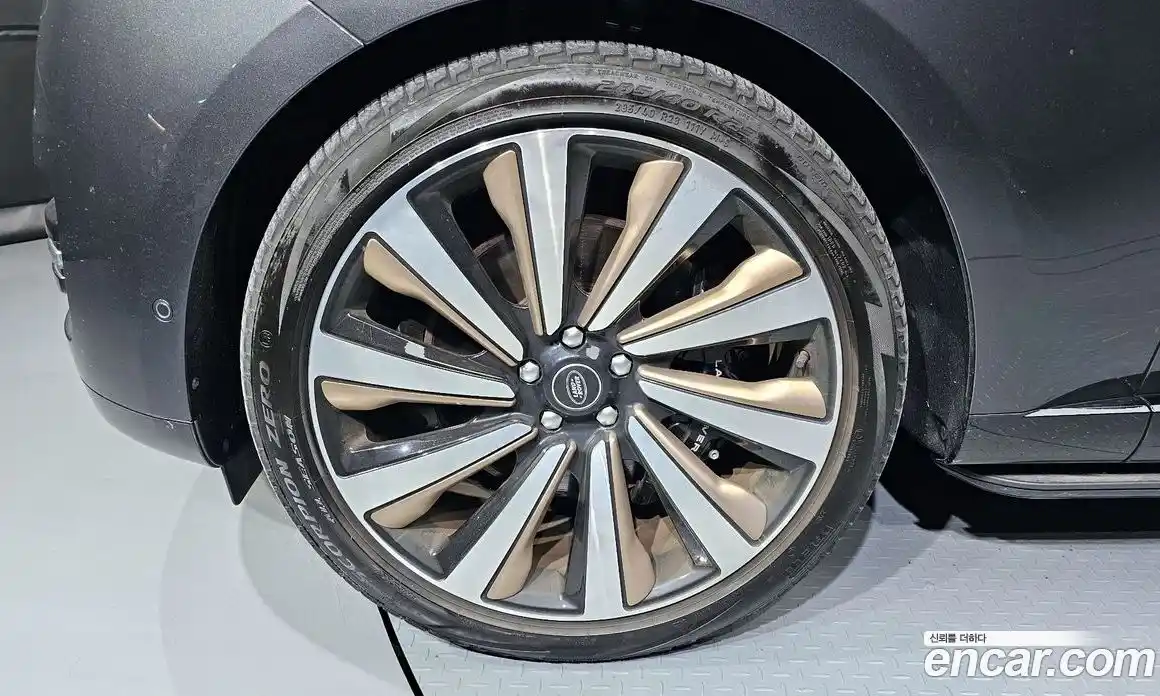 Land Rover Range-Rover 2023 4.4 Автомат в Москве № 213310, фото 9