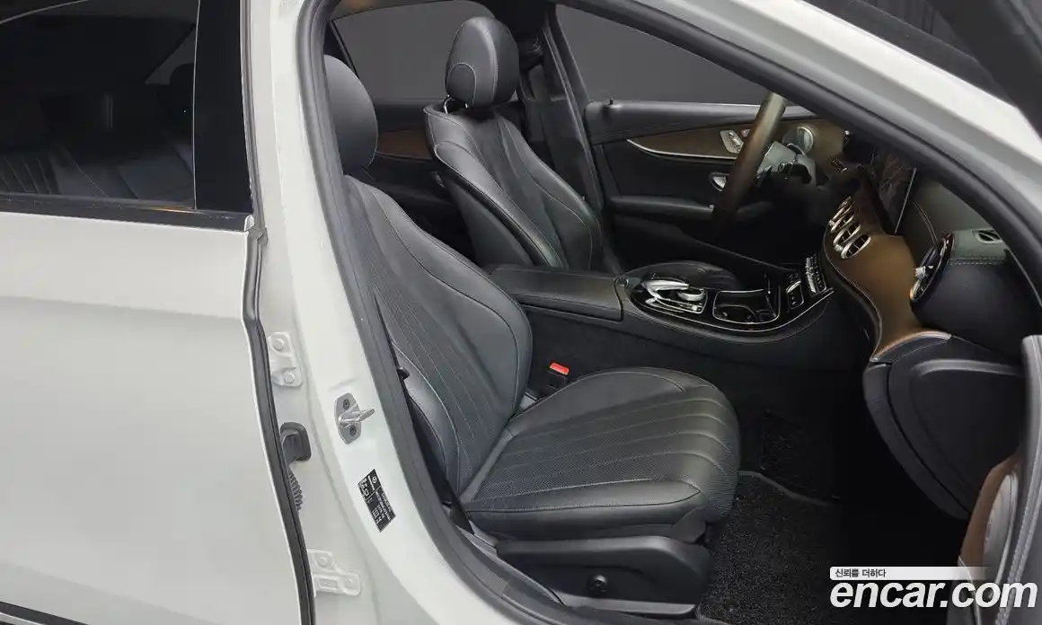 Mercedes-Benz E-Class 2020 2.0 Автомат в Москве № 224540, фото 19