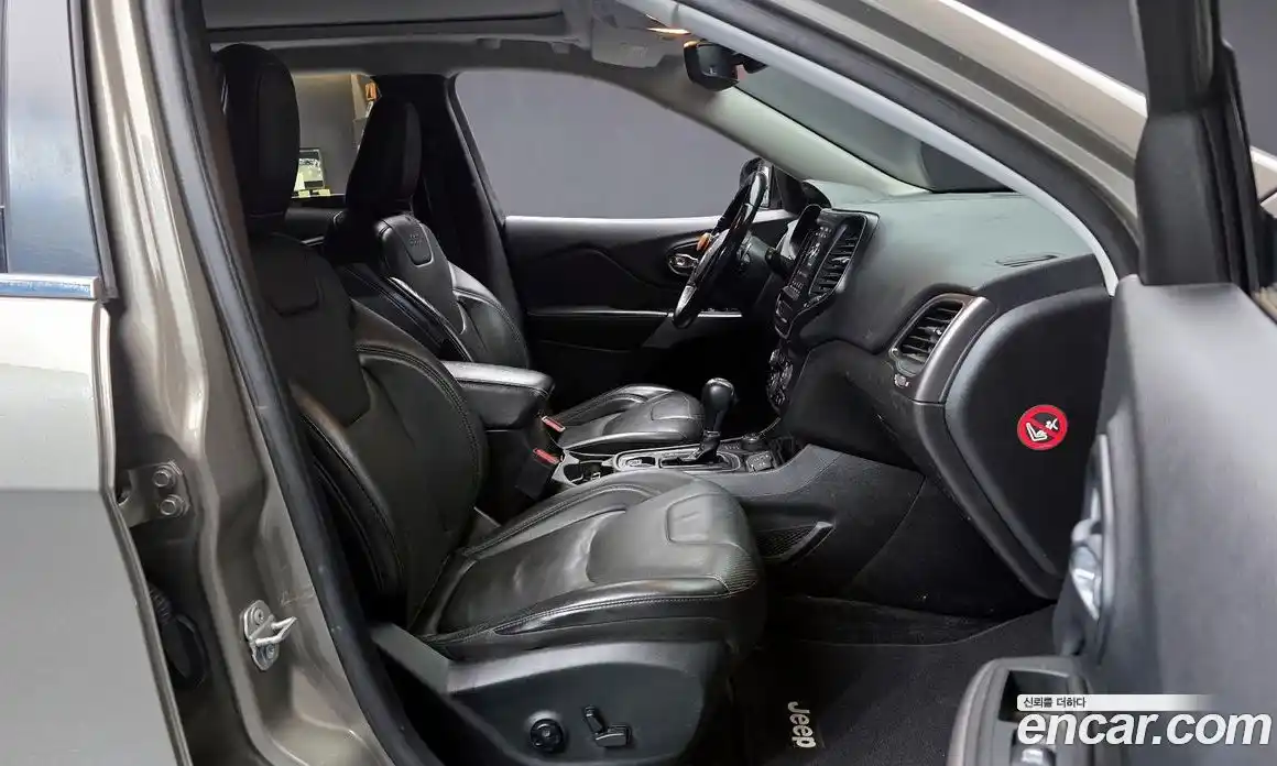 Jeep Cherokee 2019 2.4 Автомат в Москве № 232736, фото 17