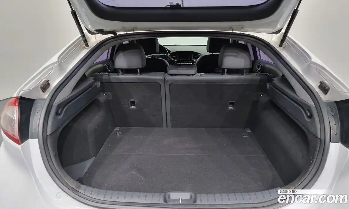 Hyundai Ioniq 2018 Автомат в Москве № 125900, фото 1