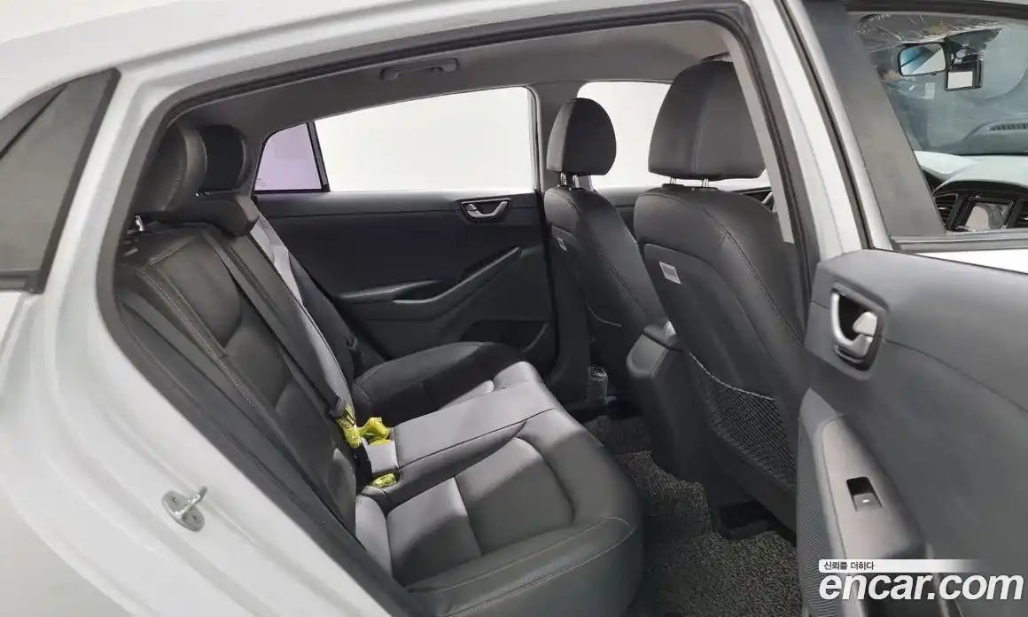 Hyundai Ioniq 2018 Автомат в Москве № 125900, фото 3