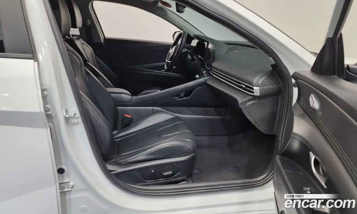 Hyundai Avante 2023 1.6 Автомат в Москве № 127715, фото 8