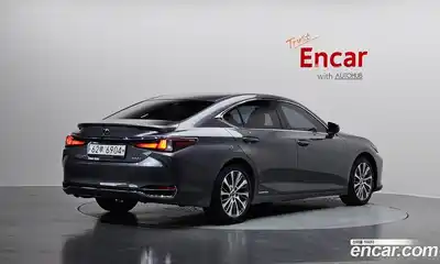 Lexus ES 2019 2.5 Автомат в Москве № 168193, миниатюра 2