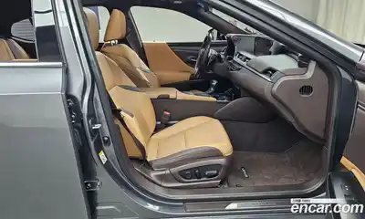 Lexus ES 2019 2.5 Автомат в Москве № 168193, миниатюра 5