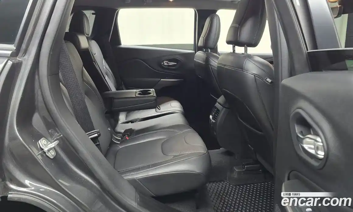 Jeep Cherokee 2021 3.2 Автомат в Москве № 169406, фото 19