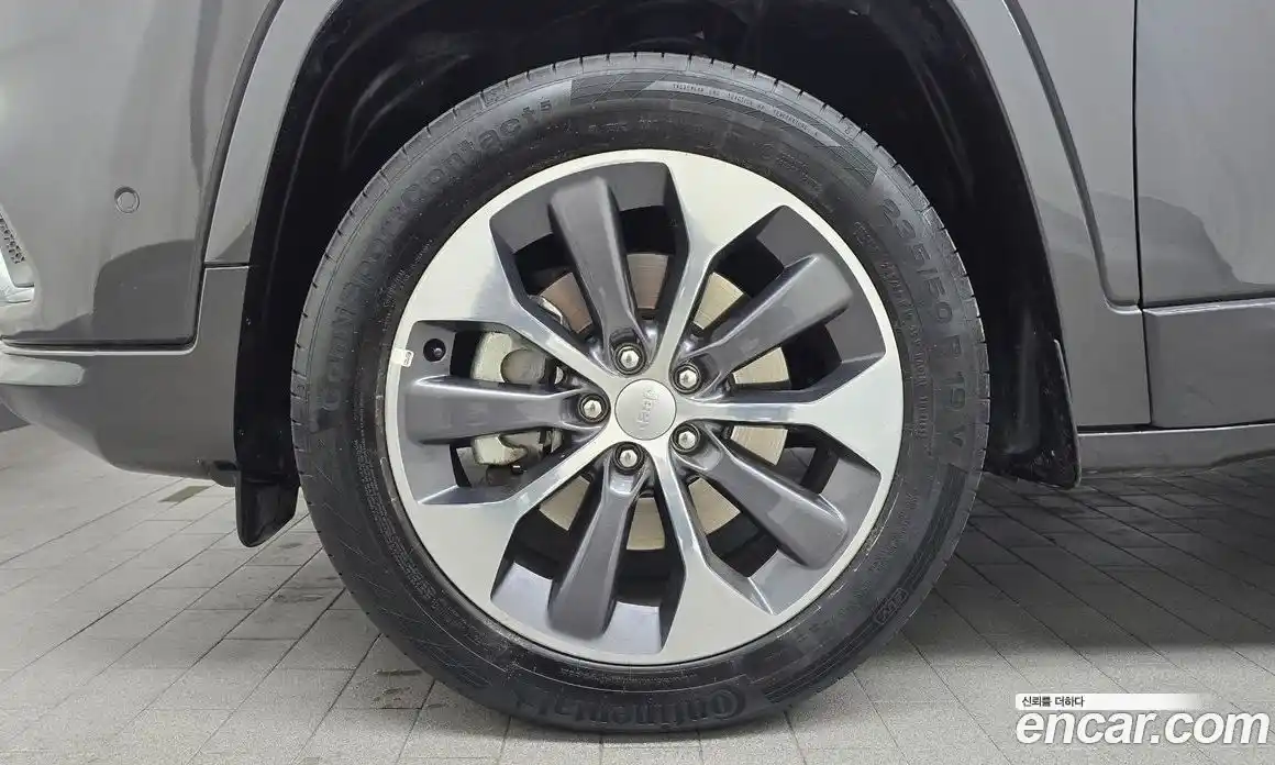 Jeep Cherokee 2021 3.2 Автомат в Москве № 169406, фото 7