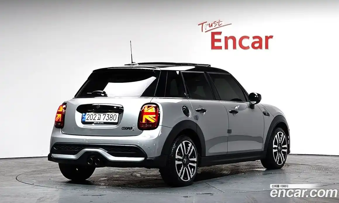 Mini Cooper 2024 2.0 Автомат в Москве № 176765, фото 2