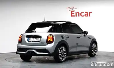 Mini Cooper 2024 2.0 Автомат в Москве № 176765, миниатюра 2