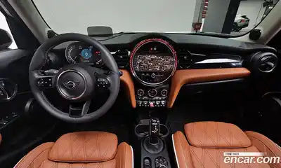Mini Cooper 2024 2.0 Автомат в Москве № 176765, миниатюра 3