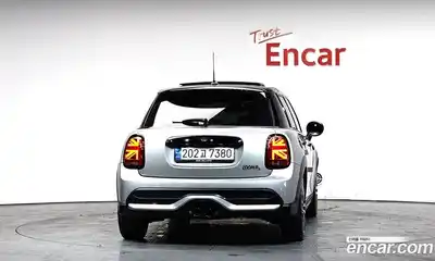 Mini Cooper 2024 2.0 Автомат в Москве № 176765, миниатюра 10