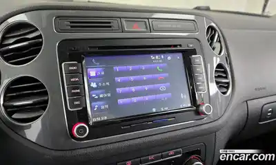 Volkswagen Tiguan 2015 2.0 Автомат в Москве № 187384, миниатюра 4