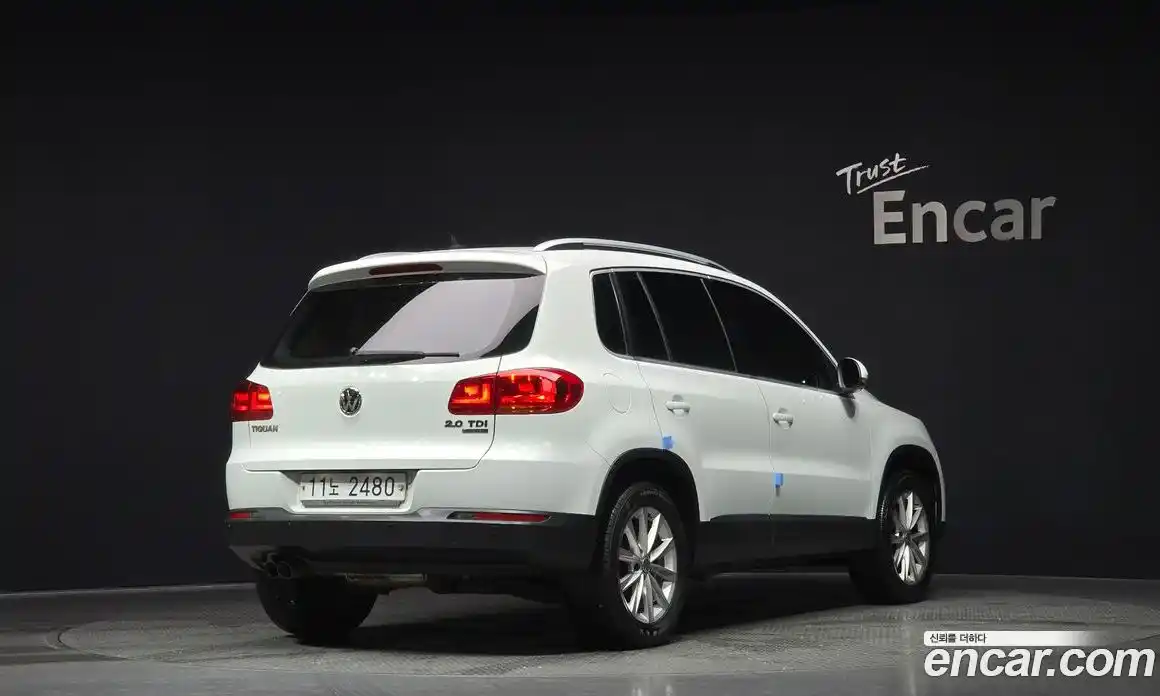 Volkswagen Tiguan 2015 2.0 Автомат в Москве № 187384, фото 5